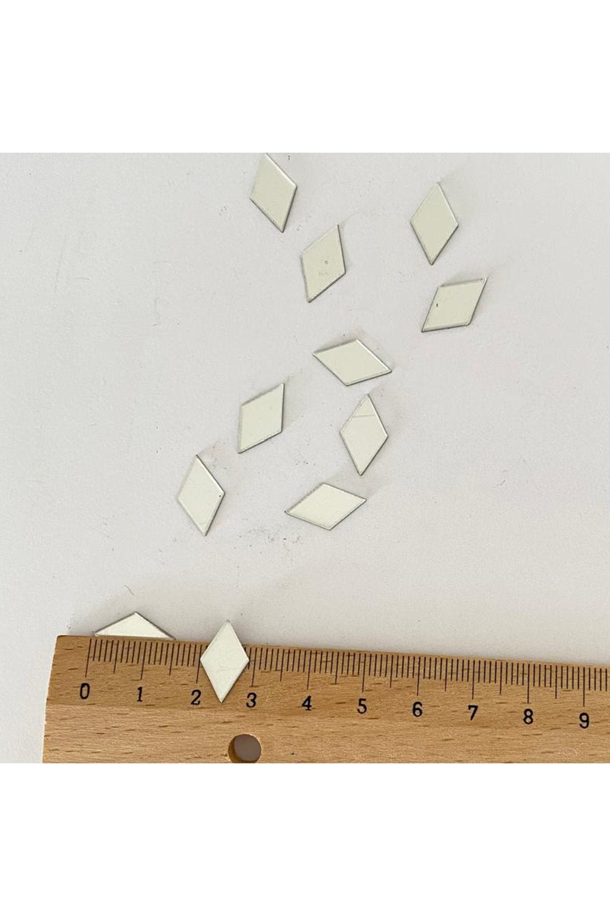 1.5Cm Baklava Dilimi Gümüş Renk Pleksi Yapışkanlı Mozaik Ayna 50 Adet