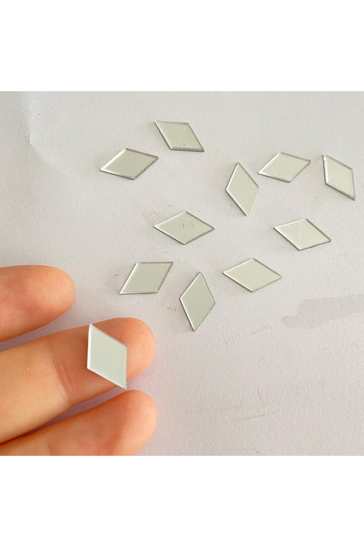 1.5Cm Baklava Dilimi Gümüş Renk Pleksi Yapışkanlı Mozaik Ayna 50 Adet