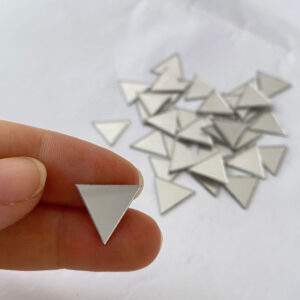 1.5cm Üçgen Gümüş Renk Mozaik Ayna 100 Adet 1.5cm Üçgen Gümüş Renk Mozaik Ayna 100 Adet