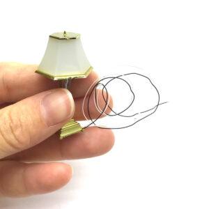 Maket ışıklı Abajur Lamba 1:20 Ölçek 4 cm 9v pil ve pil yatağı set altın renk